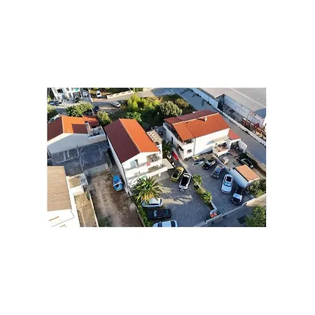 2 Bedroom Stunning In Apartament *