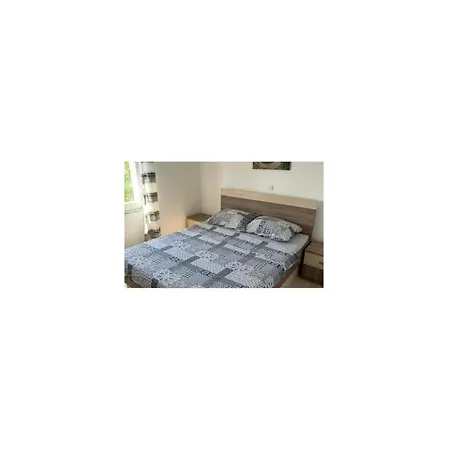 2 Bedroom Stunning In *